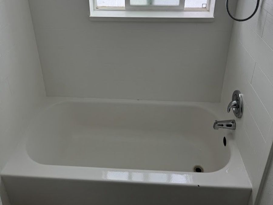 Guest tub refinish - after